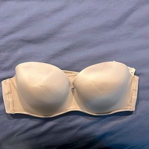 Cacique strapless bra 42B, NWT no straps included